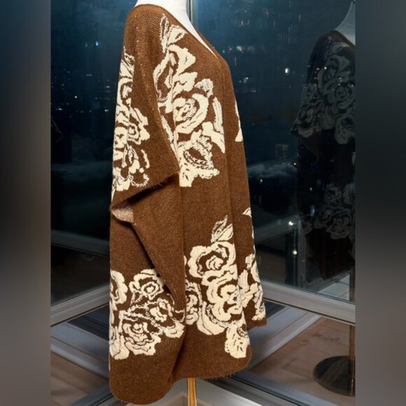 🆕 FARM Rio 🧿 NWOT Brown Poncho Sweater with Rose Floral Knit Detailing, Sz L - Picture 11 of 15
